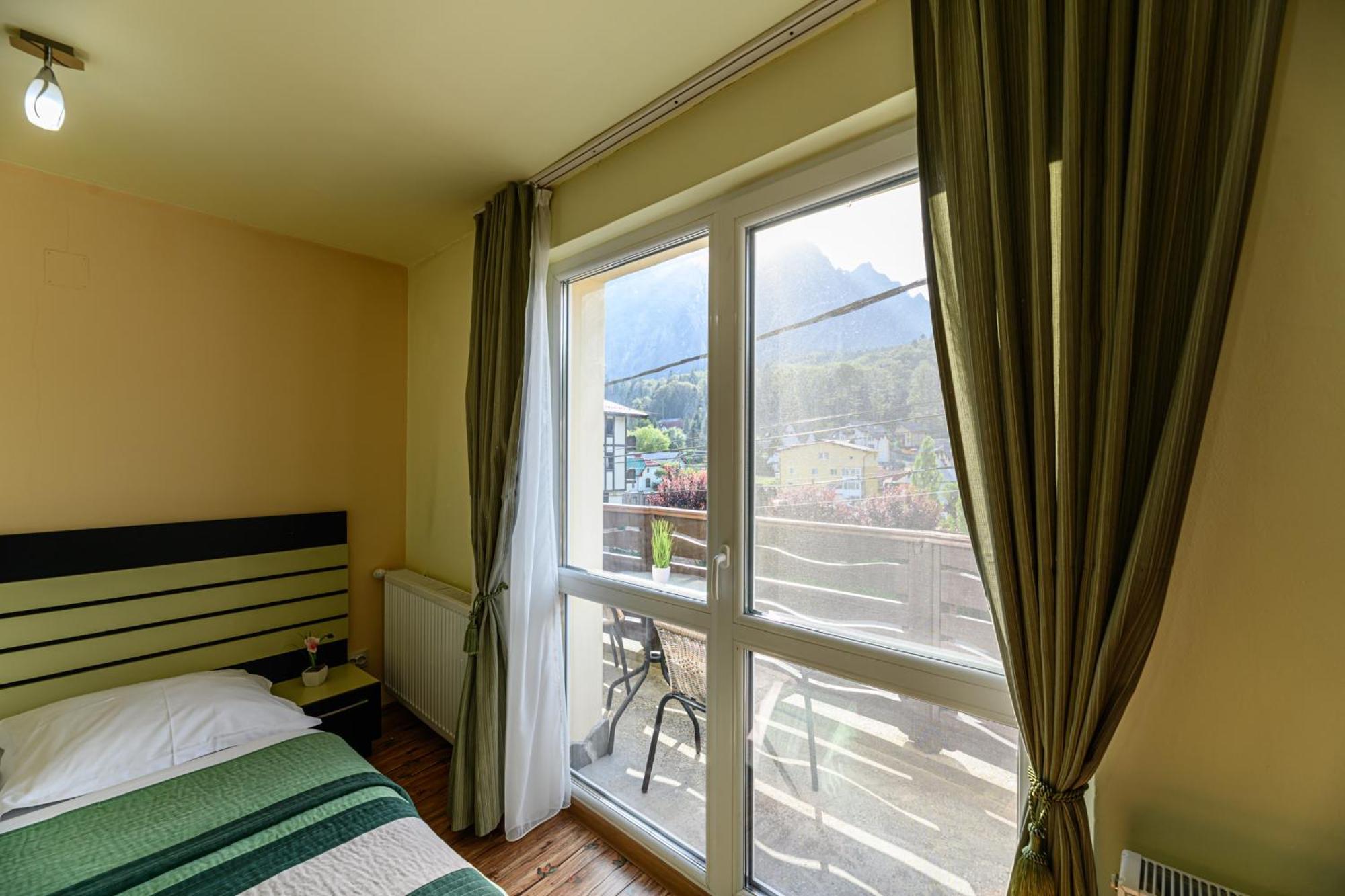Hotel Casa Ramino à Buşteni Extérieur photo